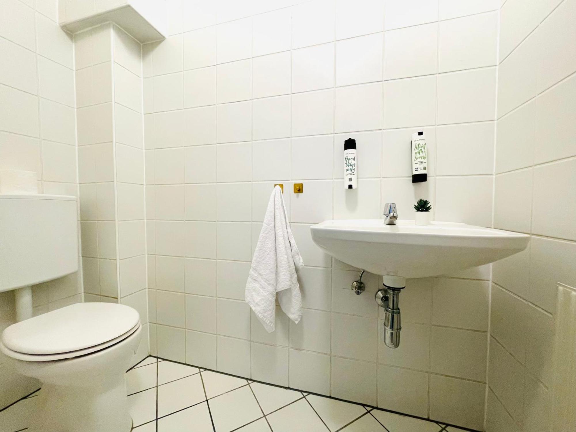 Apstay City Center Deluxe ǀ Free Parking ǀ Self Check-In Graz Esterno foto