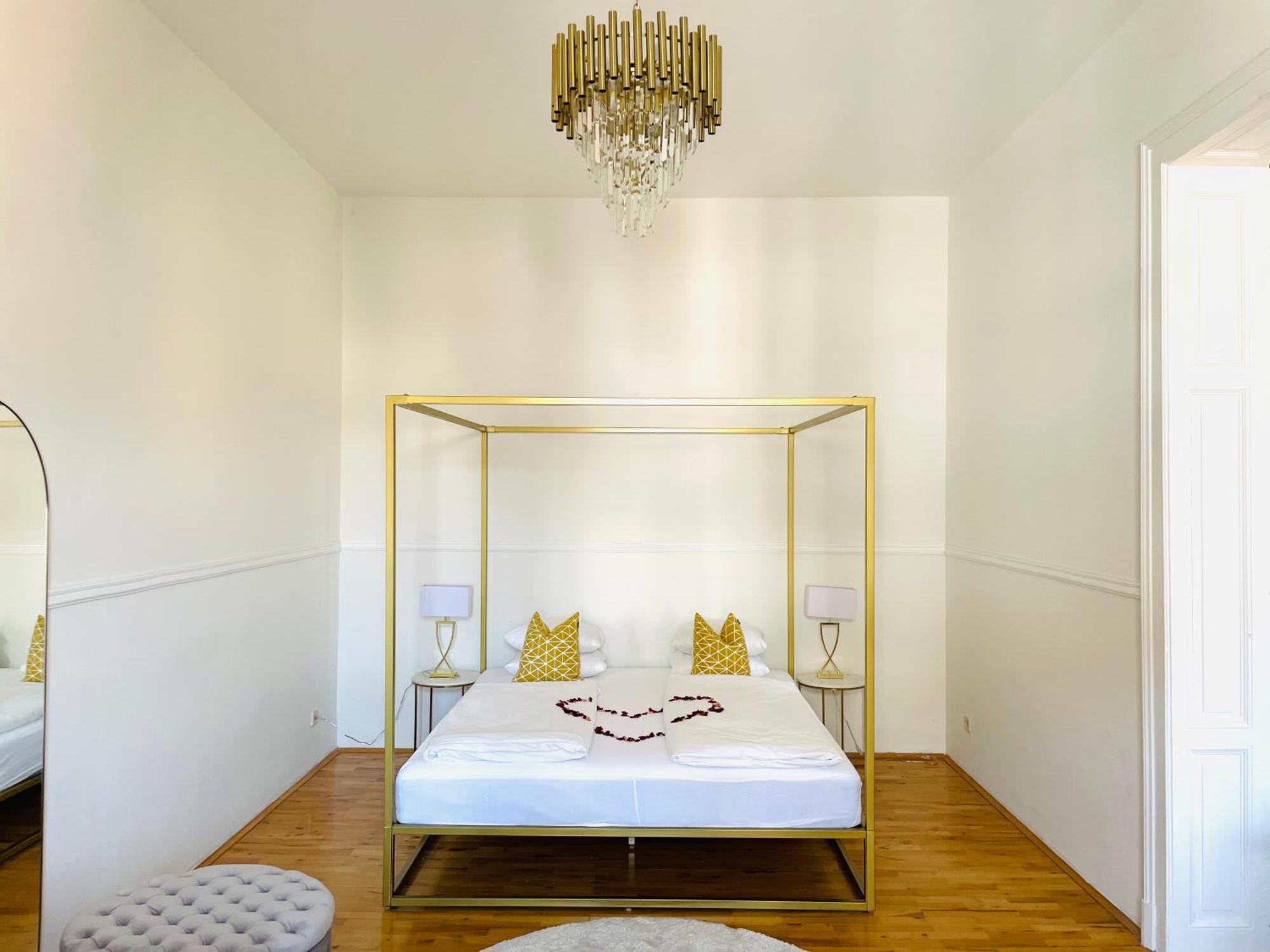 Apstay City Center Deluxe ǀ Free Parking ǀ Self Check-In Graz Esterno foto